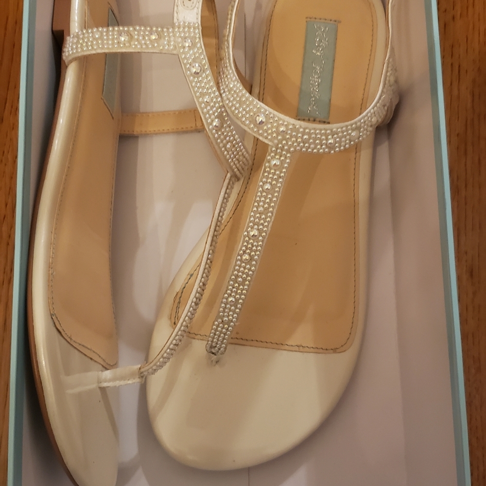 Betsey Johnson Blue White shoes 7.5